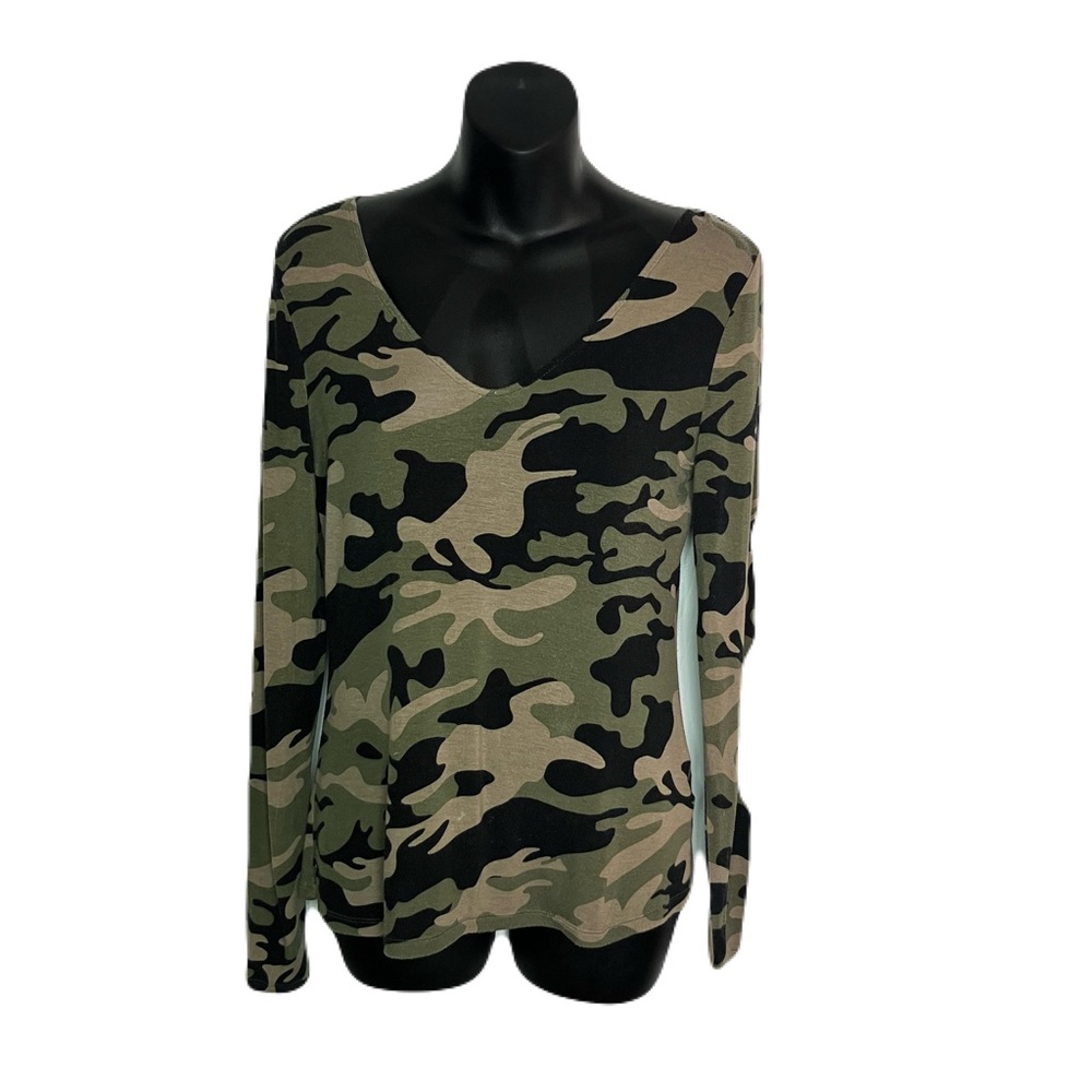 Rock & Republic Green Camouflage Long Sleeve Vneck Tee